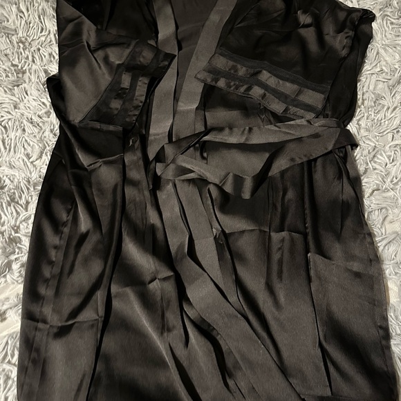Elegant Black Satin Robe - Picture 1 of 3